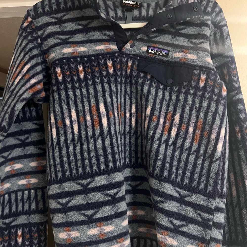 Patagonia Navy and Gray Patterned Sweater